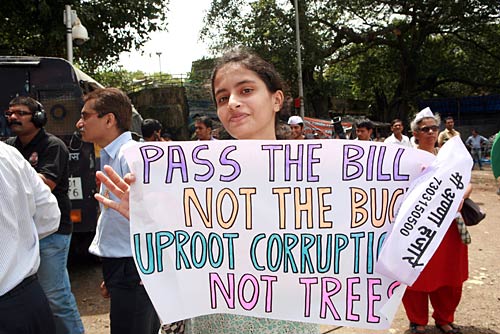 अन्‍ना के समर्थन में उतरा जनसैलाब | जेल गए अन्ना