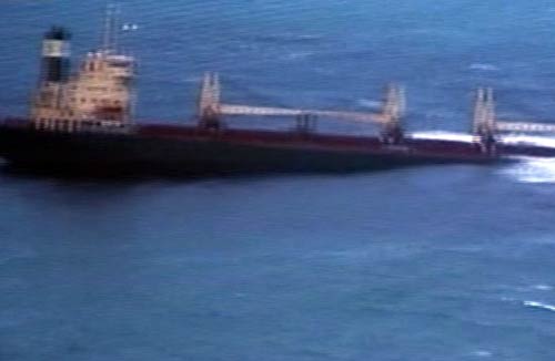 इस तरह डूबते जहाज से बचाए गए लोग...