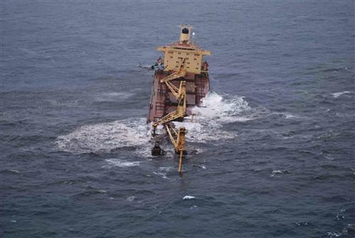 इस तरह डूबते जहाज से बचाए गए लोग...