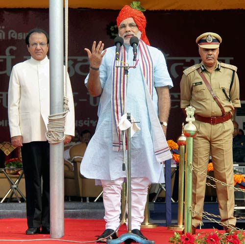 15 अगस्‍त 2011: तस्‍वीरों में देखें दिनभर की खबरें । पढ़ें 