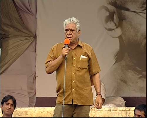 अन्‍ना के समर्थन में उतरा बॉलीवुड...| हर दिल में अन्ना