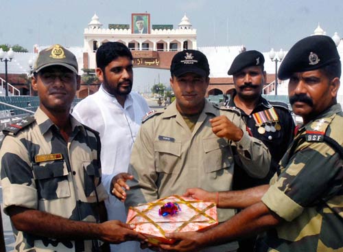 देश भर में हर्षोल्लास से मनाई गई ईद  | ईद की रौनक