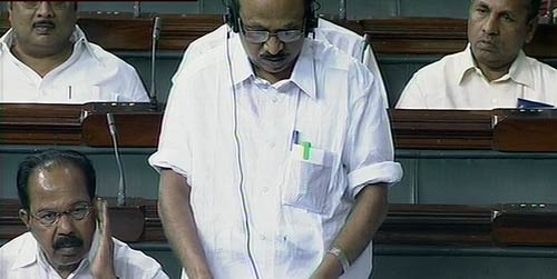 संसद के दोनों सदनों में विपक्ष का हंगामा