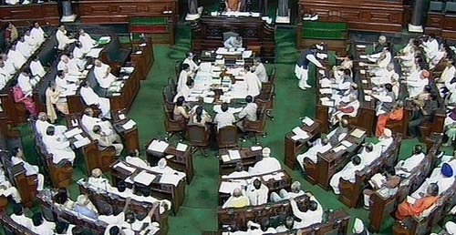 संसद के दोनों सदनों में विपक्ष का हंगामा