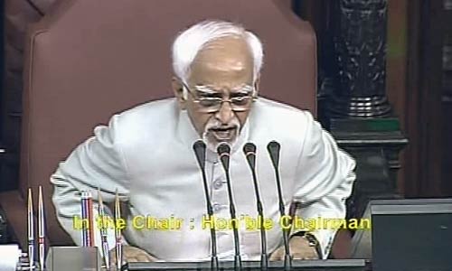 संसद के दोनों सदनों में विपक्ष का हंगामा