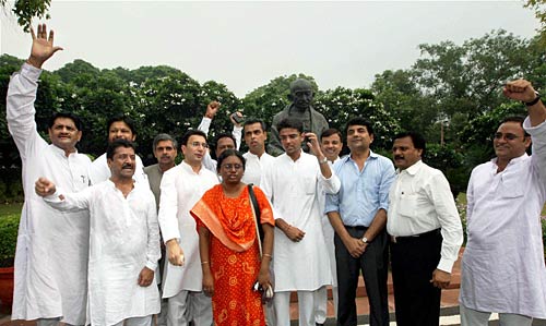 आंदोलनकारियों के तेवर में आई और तल्‍खी...| हिल गई सरकार