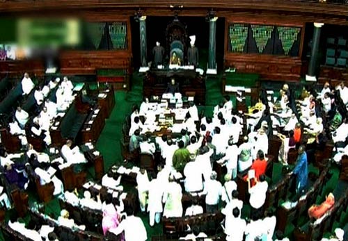 नेताओं का रवैया और अन्‍ना का आंदोलन...| हर ओर अन्‍ना