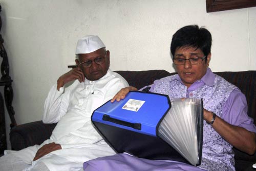 स्थायी समिति करे लोकपाल विधेयक वापस लेने की सिफारिशः हज़ारे