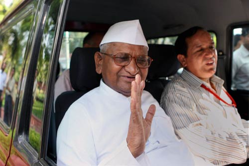 स्थायी समिति करे लोकपाल विधेयक वापस लेने की सिफारिशः हज़ारे