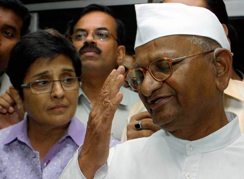 स्थायी समिति करे लोकपाल विधेयक वापस लेने की सिफारिशः हज़ारे