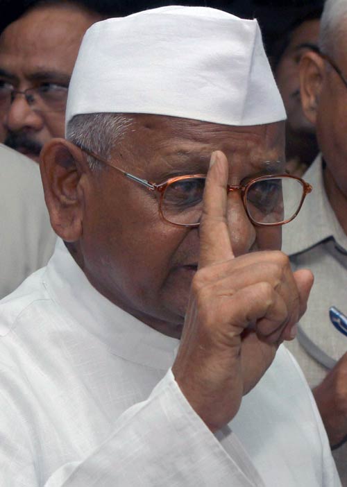 स्थायी समिति करे लोकपाल विधेयक वापस लेने की सिफारिशः हज़ारे