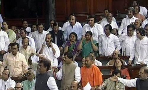 अन्‍ना पर लोकसभा में पीएम का बयान, विपक्ष ने किया विरोध