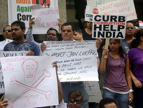 22 अगस्‍त 2011: लोगों ने भेजी तस्‍वीरें । मैं भी अन्‍ना, तू भी अन्‍ना