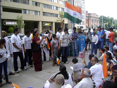 22 अगस्‍त 2011: लोगों ने भेजी तस्‍वीरें । मैं भी अन्‍ना, तू भी अन्‍ना