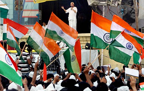 पीएम निवास पर अन्‍ना समर्थकों का प्रदर्शन...| हिल गई सरकार