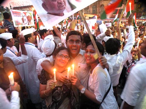 21 अगस्‍त 2011: लोगों ने आजतक को भेजी तस्‍वीरें | जनता का समर्थन