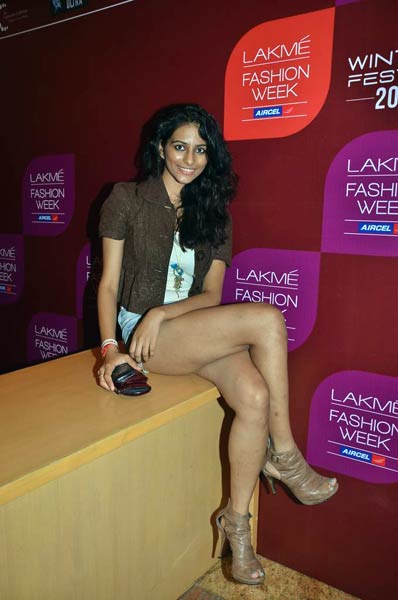 फिर विवादों में पूनम पांडे । फोटो: कौन है पूनम पांडे