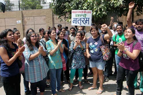 भारत में हर ओर अन्‍ना ही अन्‍ना | सड़कों पर समर्थक