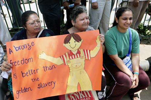 भारत में हर ओर अन्‍ना ही अन्‍ना | सड़कों पर समर्थक