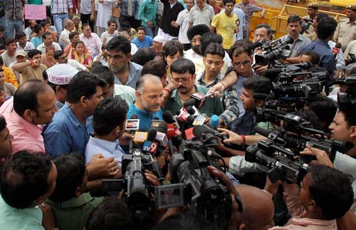 भारत में हर ओर अन्‍ना ही अन्‍ना | सड़कों पर समर्थक