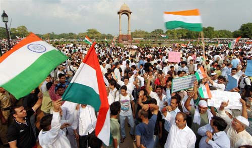 भारत में हर ओर अन्‍ना ही अन्‍ना | सड़कों पर समर्थक