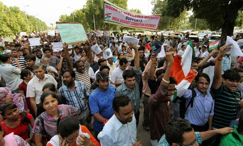 भारत में हर ओर अन्‍ना ही अन्‍ना | सड़कों पर समर्थक