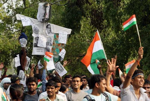 भारत में हर ओर अन्‍ना ही अन्‍ना | सड़कों पर समर्थक