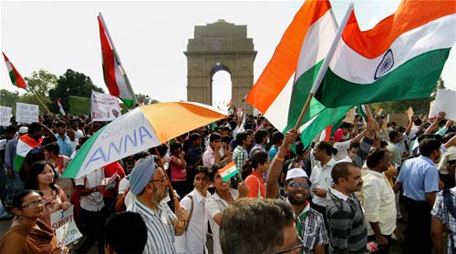 भारत में हर ओर अन्‍ना ही अन्‍ना | सड़कों पर समर्थक