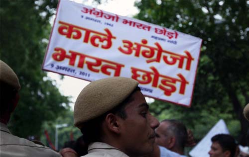 भारत में हर ओर अन्‍ना ही अन्‍ना | सड़कों पर समर्थक