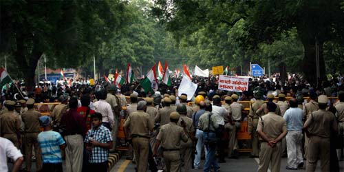 भारत में हर ओर अन्‍ना ही अन्‍ना | सड़कों पर समर्थक