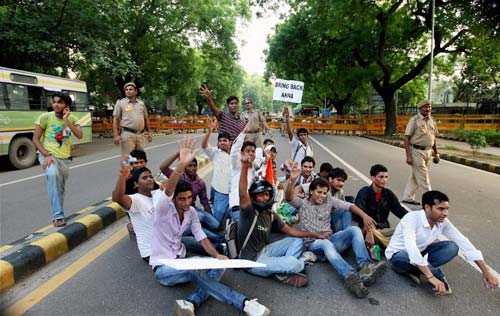 भारत में हर ओर अन्‍ना ही अन्‍ना | सड़कों पर समर्थक