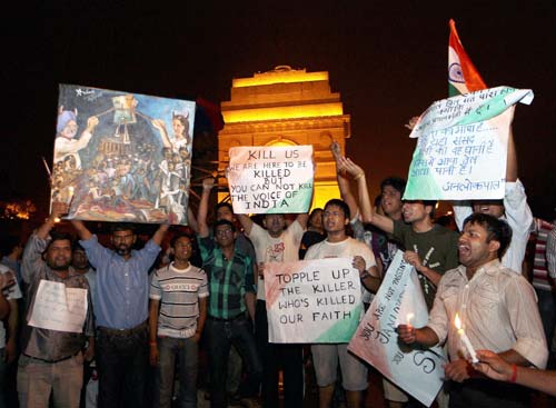 भारत में हर ओर अन्‍ना ही अन्‍ना | सड़कों पर समर्थक