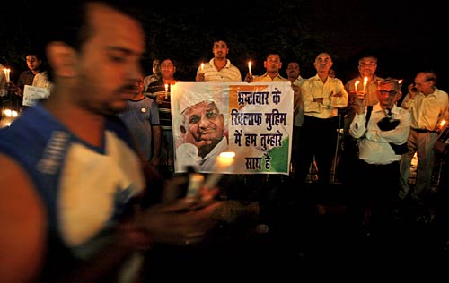 तिहाड़ जेल के बाहर लोगों का हुजूम | समर्थन में उमड़ा जनसैलाब