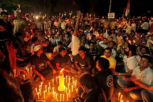 तिहाड़ जेल के बाहर लोगों का हुजूम | समर्थन में उमड़ा जनसैलाब