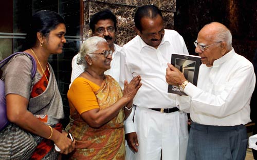 30 अगस्‍त 2011: तस्‍वीरों में देखें दिनभर की बड़ी खबरें  | पढ़ें