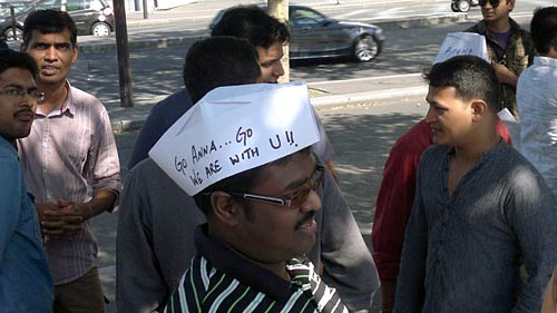 22 अगस्‍त 2011: लोगों ने भेजी तस्‍वीरें । मैं भी अन्‍ना, तू भी अन्‍ना