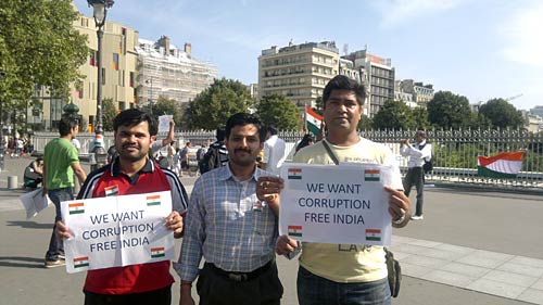 22 अगस्‍त 2011: लोगों ने भेजी तस्‍वीरें । मैं भी अन्‍ना, तू भी अन्‍ना