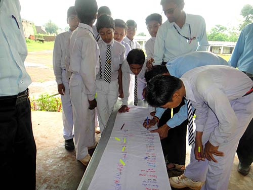 22 अगस्‍त 2011: लोगों ने भेजी तस्‍वीरें । मैं भी अन्‍ना, तू भी अन्‍ना