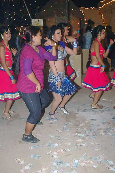 फिर होश उड़ाने को तैयार राखी सावंत | हॉट 'आइटम गर्ल'