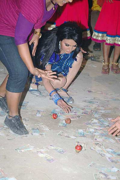 फिर होश उड़ाने को तैयार राखी सावंत | हॉट 'आइटम गर्ल'