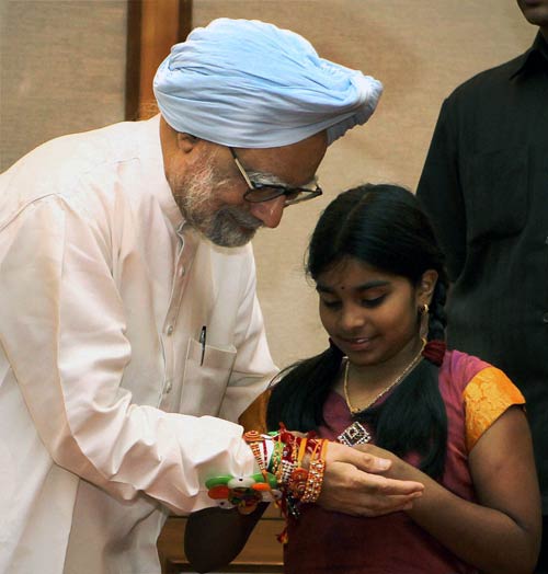 बच्‍चों संग पीएम और राष्‍ट्रपति ने मनाई राखी