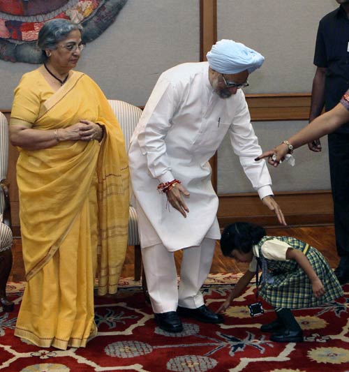 बच्‍चों संग पीएम और राष्‍ट्रपति ने मनाई राखी