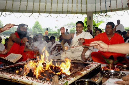 04 अगस्त 2011: तस्वीरों में देखें दिनभर की बड़ी खबरें | पढ़ें