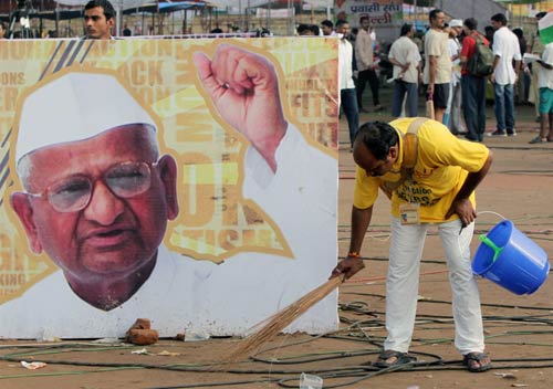 नेताओं का रवैया और अन्‍ना का आंदोलन...| हर ओर अन्‍ना