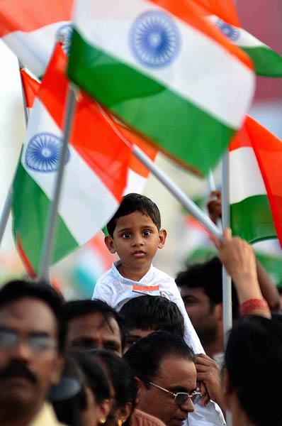 दिल में अन्ना, हर हाथ में तिरंगा | उमड़ा जनसैलाब