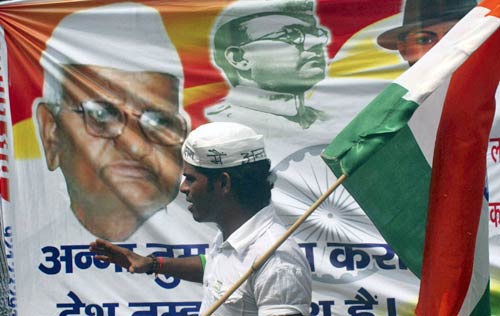 दिल में अन्ना, हर हाथ में तिरंगा | उमड़ा जनसैलाब