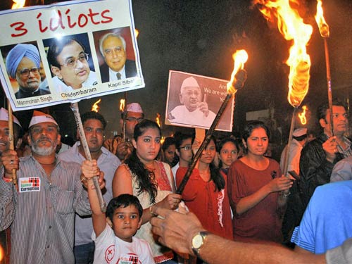 रामलीला मैदान में उमड़ा जनसैलाब... | हर ओर अन्‍ना...