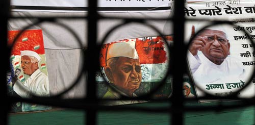 अन्‍ना के अनशन को युवा समर्थन...| अलबेले समर्थक