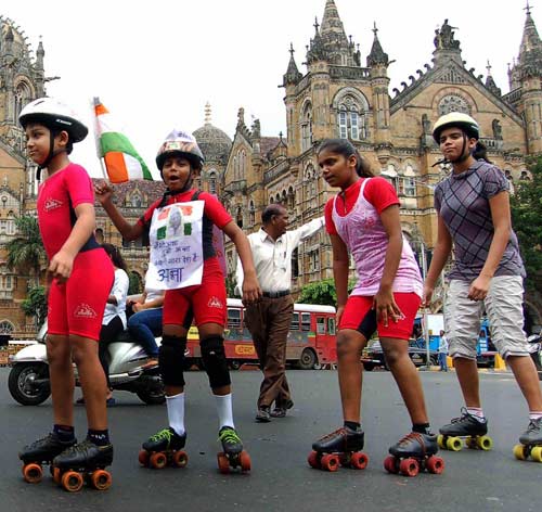 रामलीला मैदान में उमड़ा जनसैलाब... | हर ओर अन्‍ना...