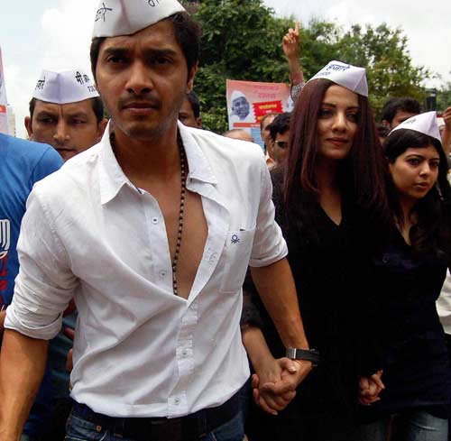 रामलीला मैदान में उमड़ा जनसैलाब... | हर ओर अन्‍ना...